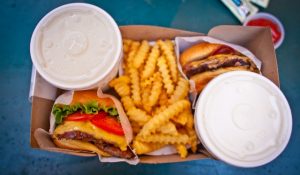 8 добри причини да поръчате храна за вкъщи