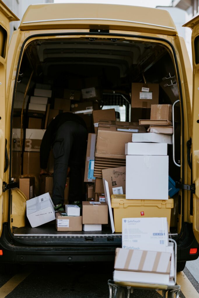 Проследяване на eCommerce пратки: Как клиентът да е винаги информиран
