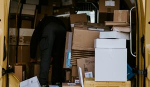 Проследяване на eCommerce пратки: Как клиентът да е винаги информиран
